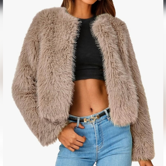 Chic Faux Fur Cropped Jacket in Khaki - Picture 1 of 16